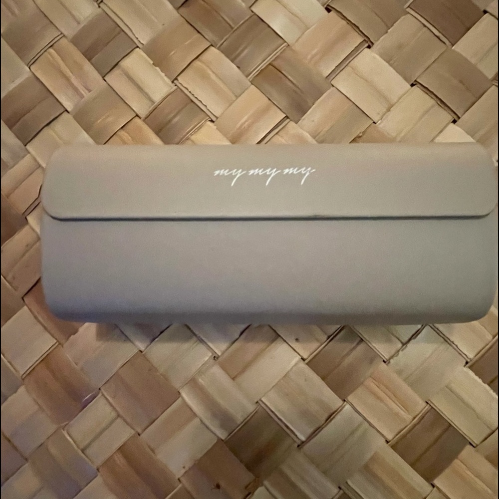 MY MY MY REVOLVE EMPTY SUNGLASS CASE /CLEAN CLOTH